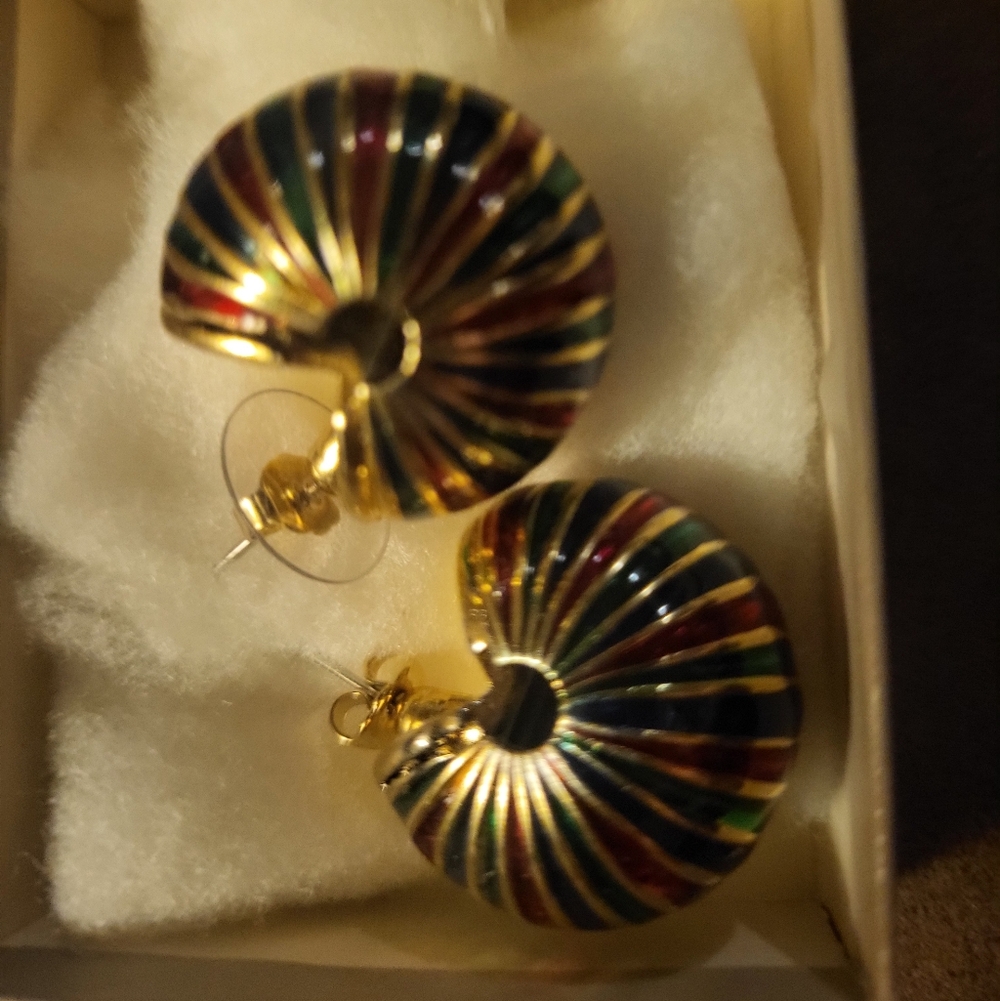 New in box Vintage Avon classic shrimp pierced earrings 1986 jeweltone stripes